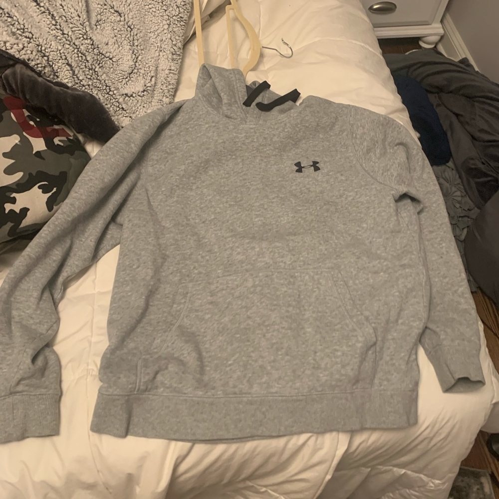 grey under armour sweatshirt